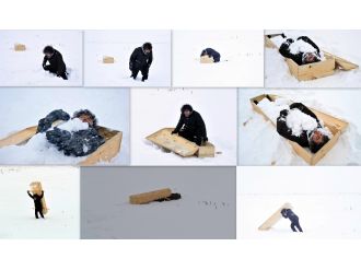 Öğretim üyesinden teröre tabutlu protesto