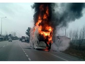 Yolcu otobüsü alev alev yandı