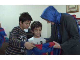 Bakan Kaya’dan Emir ve Doğukan’a anlamlı hediye