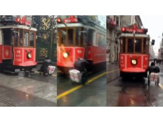 Engelli vatandaşın İstiklal’de böyle ilerledi