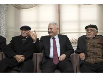 Başbakan Yıldırım emekli vatandaşlarla bir araya geldi