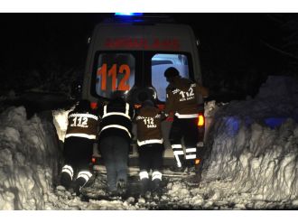 Hastalara ulaşmak için seferber oldular: 1.5 metre karda 10 saat yol