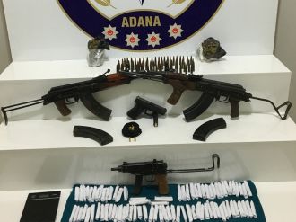 Uyuşturucu bulunan evin bahçesi cephaneliği aratmadı