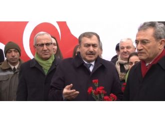 Bakan Eroğlu Şehitler Tepesi’nde