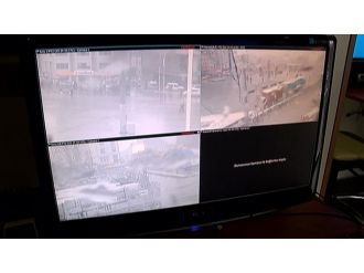 Polis Taksim’i MOBESE tırı ile izliyor