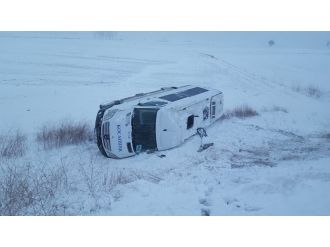 İşçi servisi takla attı: 10 yaralı