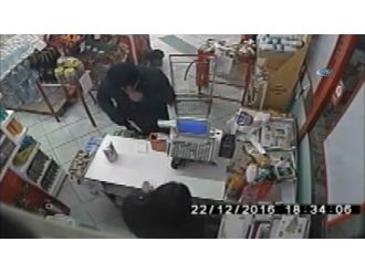 İstanbul’da silahlı gasp anı kamerada