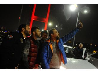 15 Temmuz Şehitler Köprüsü’nde yılbaşı coşkusu