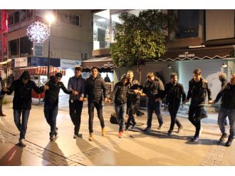 İzmir yeni yılı böyle karşıladı