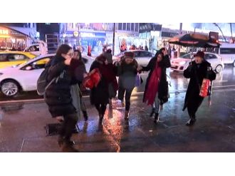 Bağdat Caddesi’nde yeni yıla halay çekerek girdiler