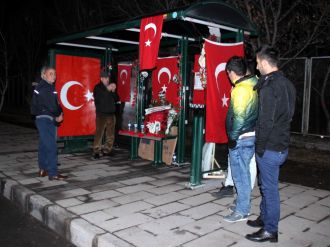 Yeni yıla Şehitler Durağında dua okuyarak girdiler