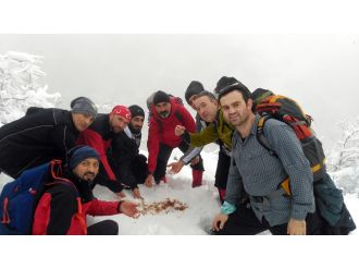 Eksi 10 derecede kar helvası yapıp yediler