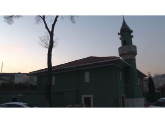 15 yaşındaki çocuk camide babasını vurdu