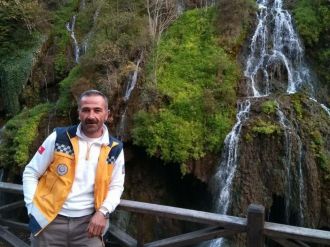 Ava çıkan avcı kazaen kendini vurdu