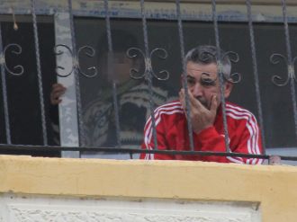 Eşi ayrılmak isteyince 10 yaşındaki oğlunu rehin aldı