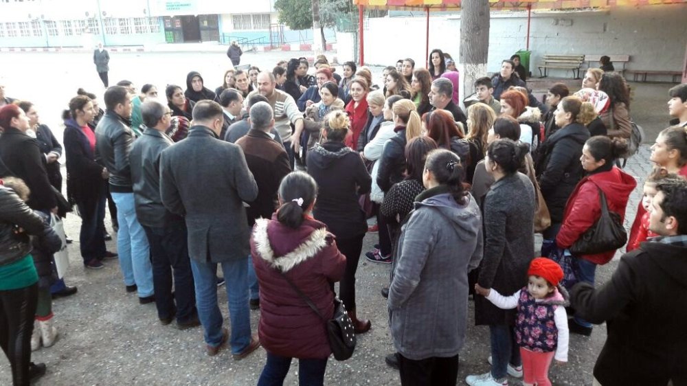 Veliler, Milli Eğitim Müdürü’nün odasını bastı