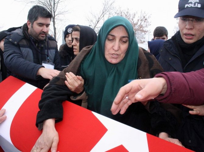 Beşiktaş’ta şehit olan polis, son yolculuğuna uğurlandı