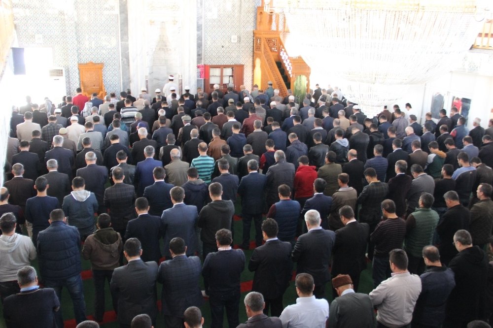 Diyanet’ten ’teröre karşı birlik’ konulu cuma hutbesi