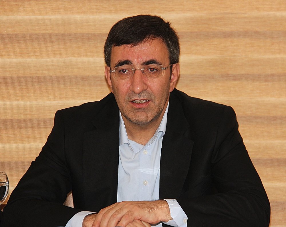 "Sosyal medyadaki gazeteciliğin tarif edilmesi lazım"