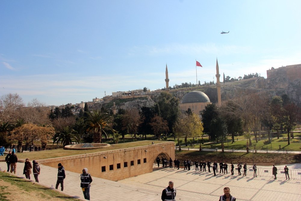 Erdoğan Cuma namazını Balıklıgöl’de kıldı