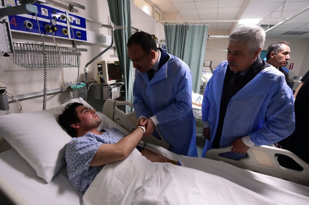 Bakan Bozdağ’dan yaralılara ziyaret
