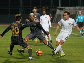 Fenerbahçe farklı kazandı