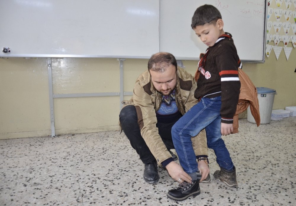 423 Suriyeli öğrenciye giysi ve ayakkabı yardımı