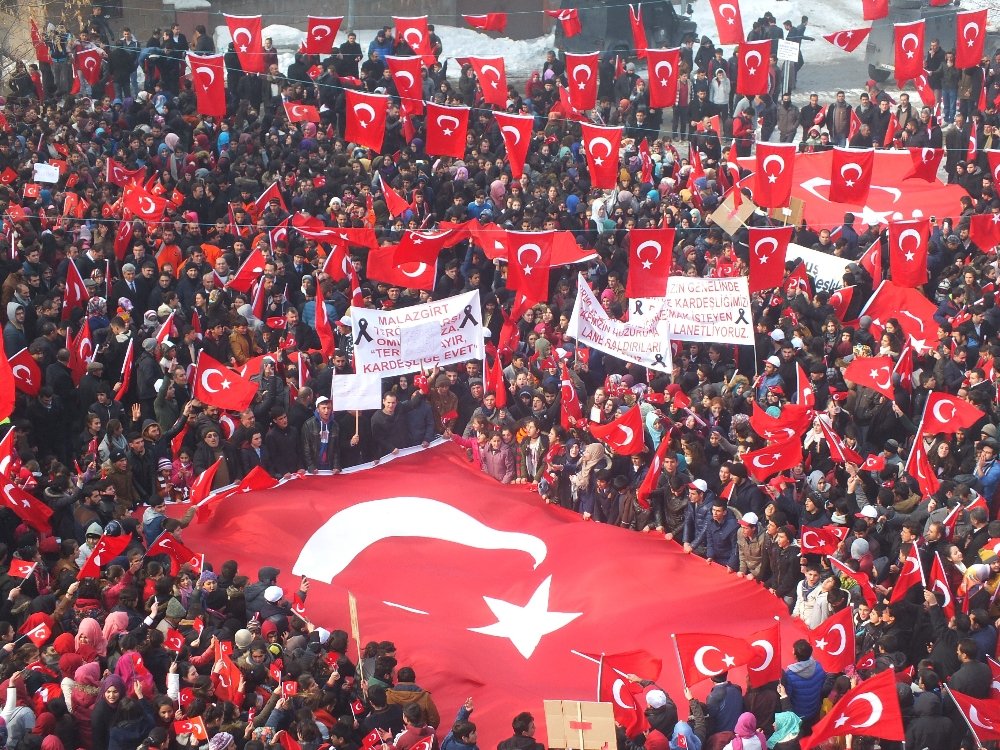Malazgirt’te teröre lanet mitingine binlerce insan katıldı
