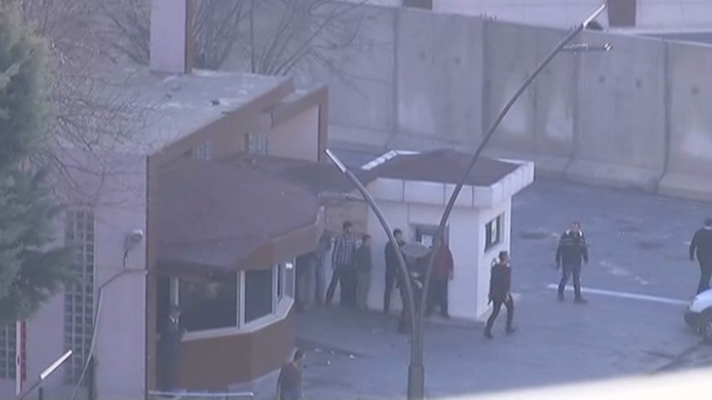 Emniyet etrafındaki iş merkezlerine giriş çıkış yasaklandı