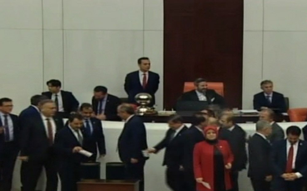 Teklifin ikinci maddesi 343 oyla kabul edildi