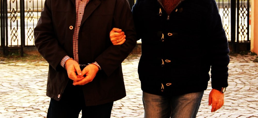 Gönen’de FETÖ operasyonu: 1'i kadın 5 kişi gözaltına alındı