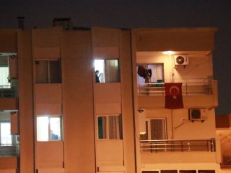 Ailesini Rehin Aldı