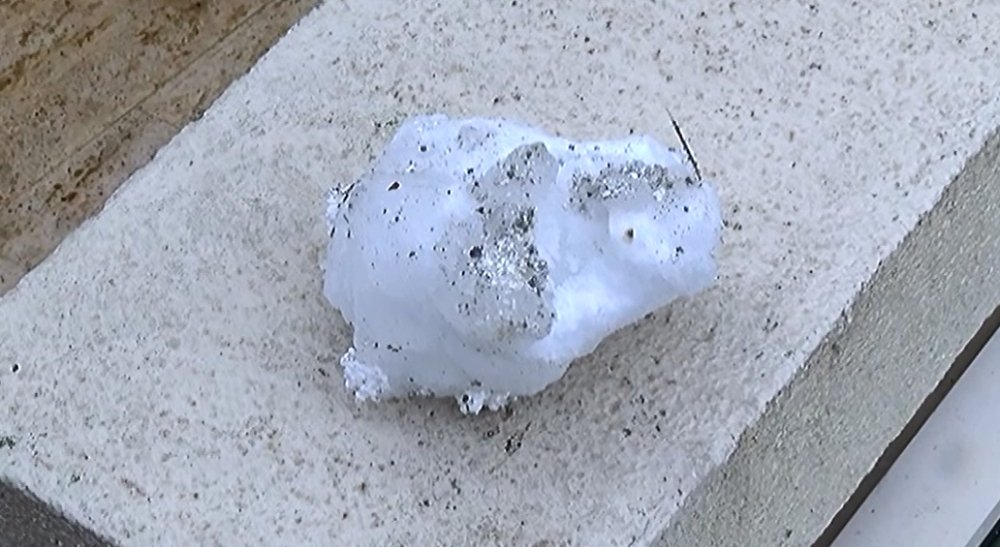 Gökten buz kütlesi düştü