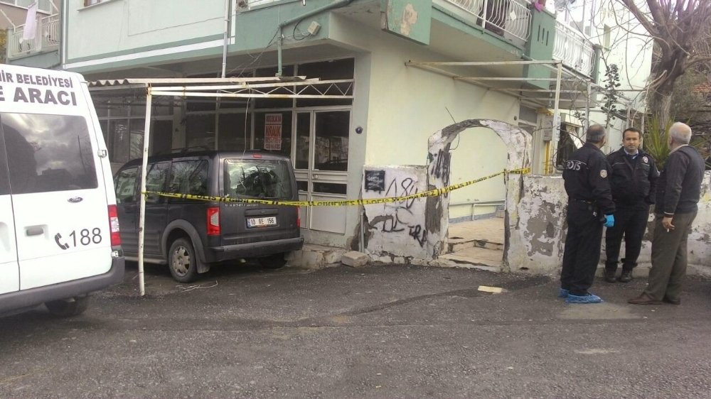 Önce karısı ve sevgilisini öldürdü, sonra intihar etti