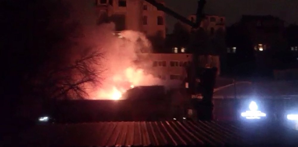 İstanbul Beyoğlu'nda korkutan yangın