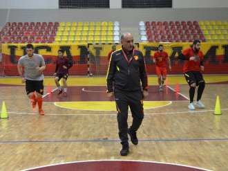 Göztepe Başantrenör Adnan Öztürk ile anlaştı