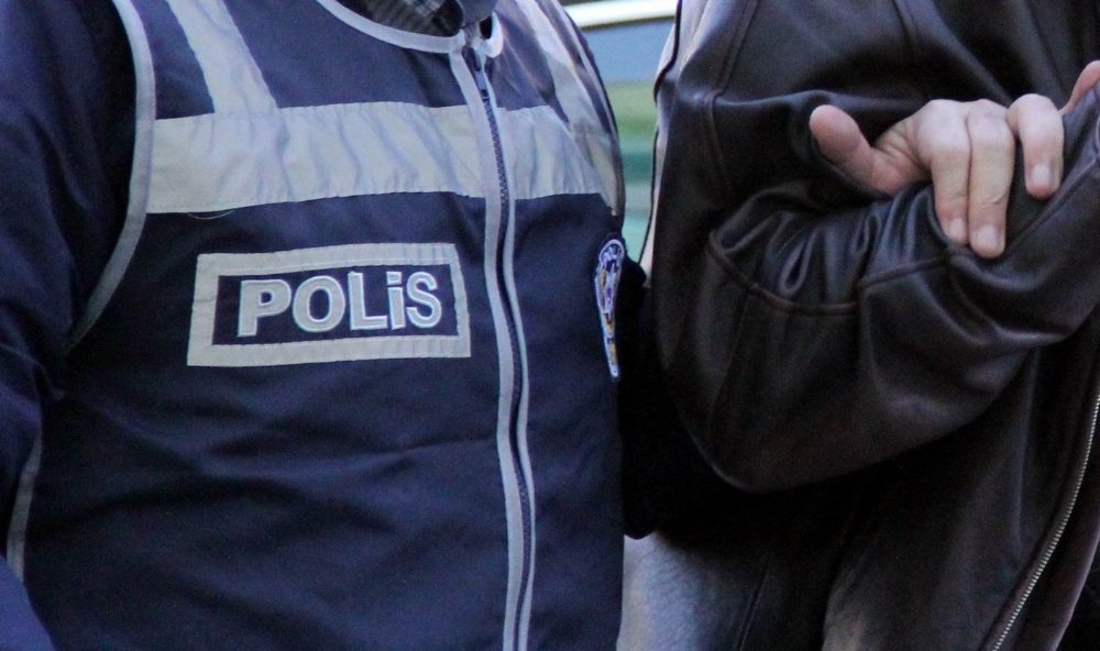 Cesaret belgesi alan polis FETÖ’den gözaltına alındı