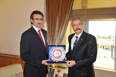 Bakan Tüzmenden Cerraha ziyaret