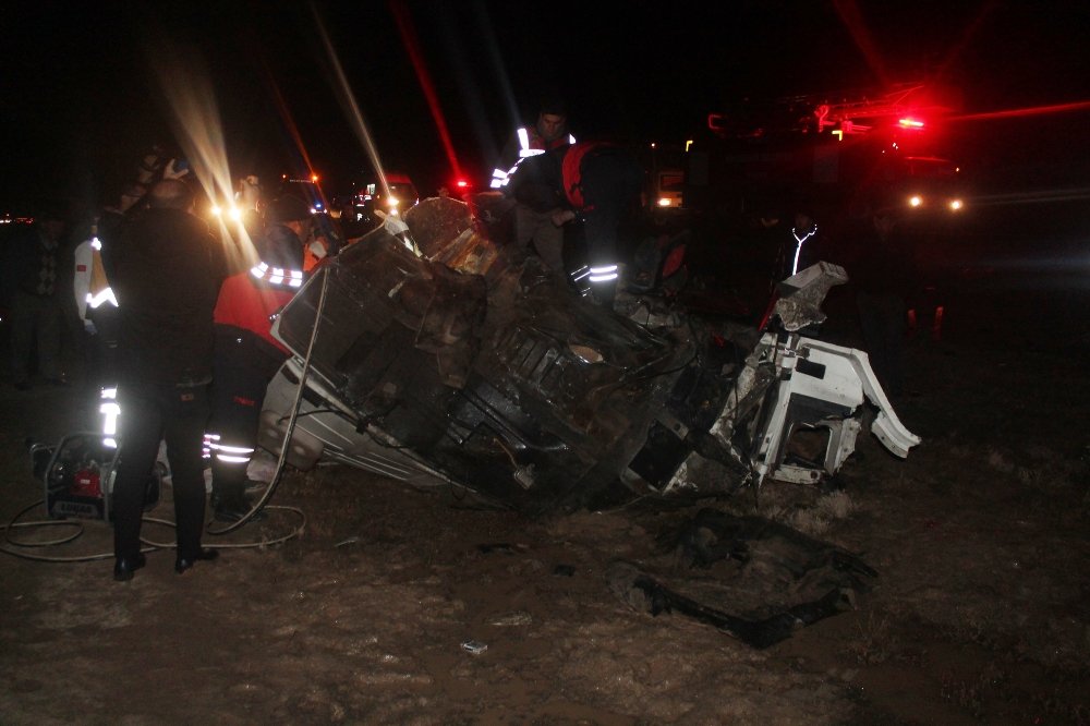 Feci kaza: 1 kişi öldü, 15 kişi yaralandı