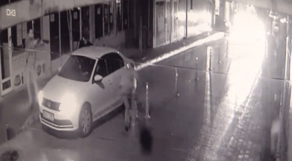 3 kişi, sokak ortasında birbirlerine kurşun yağdırdı