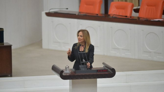 Aylin Nazlıaka’nın kelepçeli eylemi sona erdi