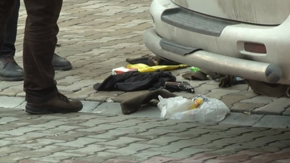 Esenyurt'ta kaçan zanlının bıraktığı çanta incelemeye alındı