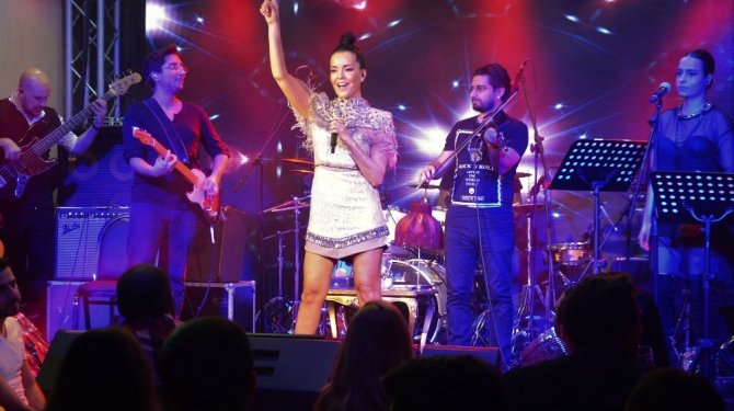 "Yeni albüm için gece gündüz çalışıyoruz"