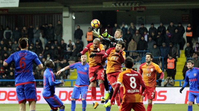 Aslan Karabük’e boyun eğdi