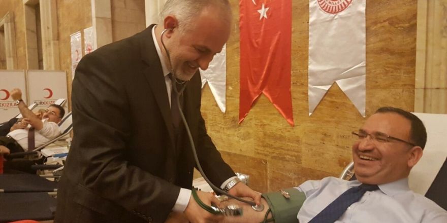 Bozdağ Kızılay’a kan verdi