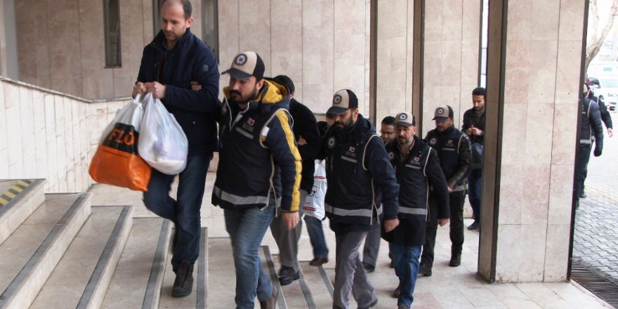 Malatya’da 17 öğretmen FETÖ’den tutuklandı