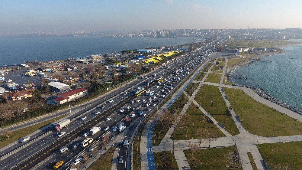 İstanbul’da ’bakım çalışması’ trafiği havadan drone ile görüntülendi