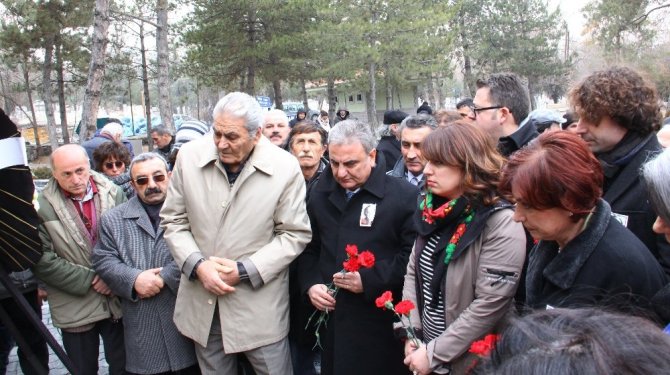 Uğur Mumcu kabri başında anıldı