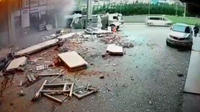 Babasına bomba göndermişti: 71 yıla kadar hapsi isteniyor