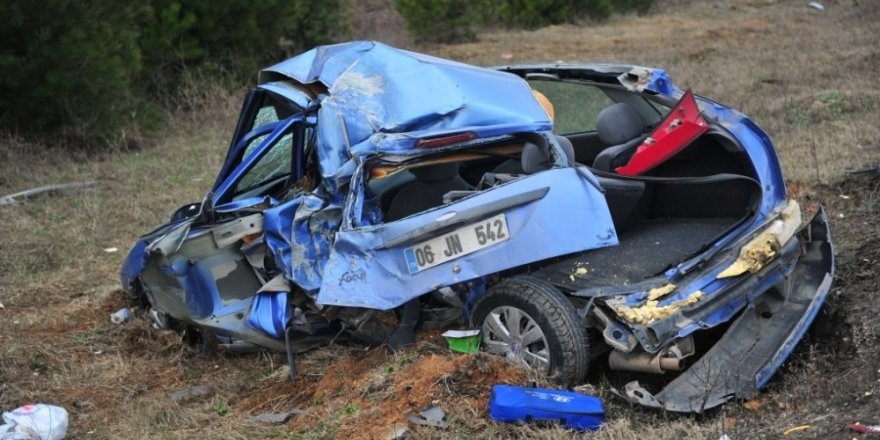 Otomobil şarampole uçtu; sağ çıktılar